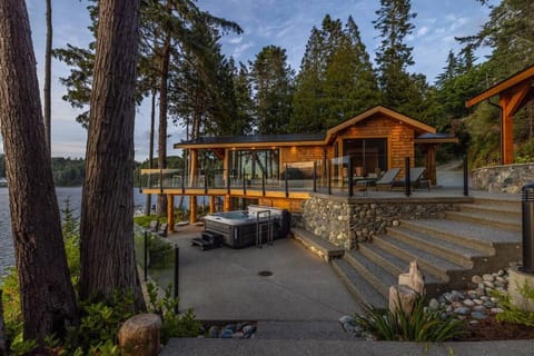 Kingfisher Manor House in Vancouver Island