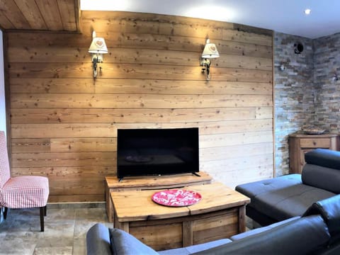 Chalet 3* · 8 pers · Grand confort · Terrasse · Parking privé - FR-1-267-266 Chalet in Villarembert