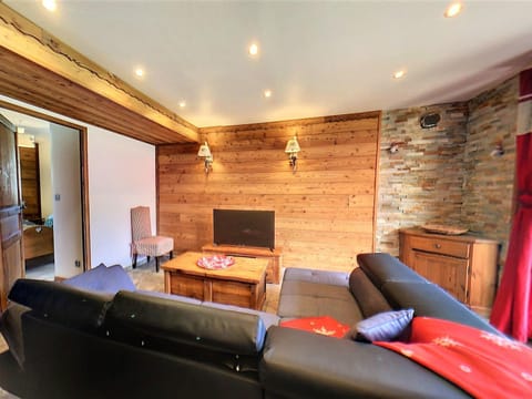 Chalet 3* · 8 pers · Grand confort · Terrasse · Parking privé - FR-1-267-266 Chalet in Villarembert