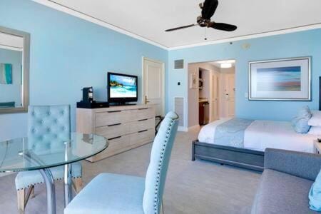 The Palms, Ocean View Studio Located at Ritz Carlton - Key Biscayne Maison in Key Biscayne