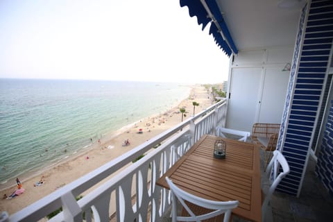 Natural landscape, View (from property/room), Balcony/Terrace, Balcony/Terrace, Beach, Sea view, sunbed