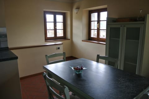 Photo of the whole room, Dining area