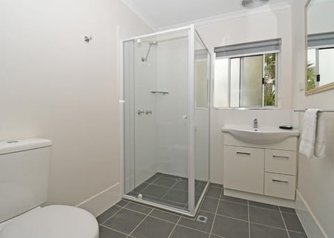 Coast Apartments Large 2 Bed 1 Bathroom with Pool Apartment in Hervey Bay