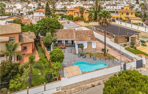 Cozy Home In Chiclana De La Fronter With Outdoor Swimming Pool Haus in Chiclana de la Frontera