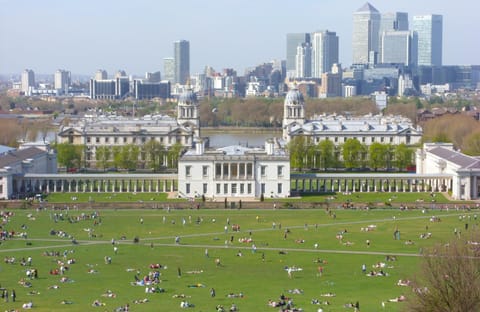 Nearby landmark, Spring, Day, People, Natural landscape, City view, Landmark view, Location