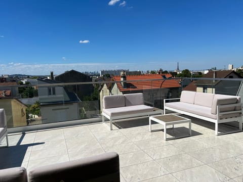 Grand Appartement de standing Rooftop Jacuzzi Apartment in Malakoff