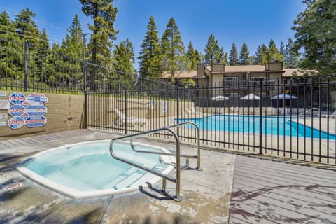 1 Mi to Lake Tahoe Beaches Scenic Condo! Apartment in Dollar Point