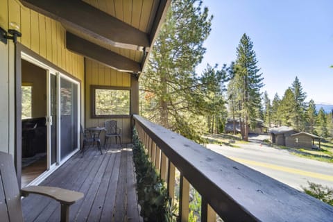 Tahoe City Vacation Rental with Pool Access and Views! Copropriété in Dollar Point