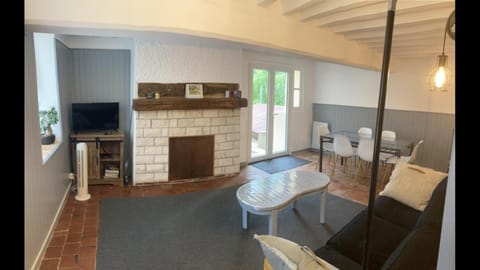 Guédelon 10 min Linge fourni Gîte MGB House in Centre-Val de Loire