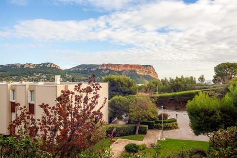 Vue Mer Dans Belle Résidence Condo in Cassis