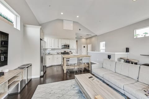 Living room, Seating area, Dining area, kitchen