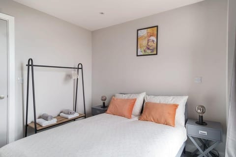 Fantastic 3 Bedroom Manchester Apartment Apartment in Salford