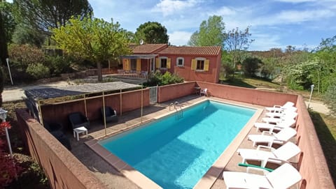 La Bastide de la Peyrolière avec piscine et tennis face au Luberon Apartment in Apt