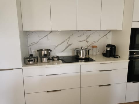 Coffee/tea facilities, Kitchen or kitchenette, pet friendly, stove