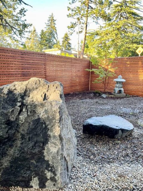 Zen Haus Garden Retreat, prime location, Luxe amenities Haus in Eugene