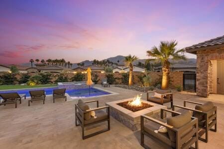 Desert Rad Private Pool Spa Putting Green BBQ House in La Quinta