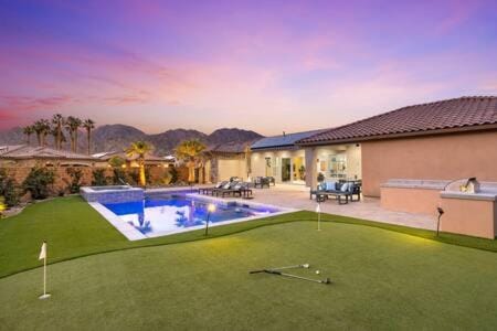 Desert Rad Private Pool Spa Putting Green BBQ House in La Quinta