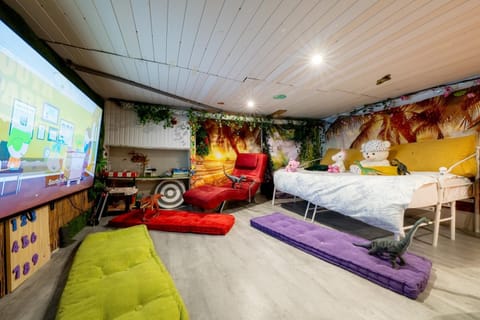 Communal lounge/ TV room