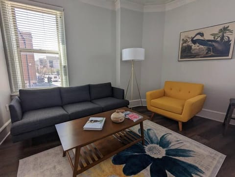 Unique 1 BR 1BA Stay in Downtown - 204 Eigentumswohnung in Champaign
