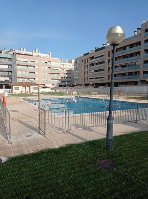 Acogedor apartamento con piscina y garaje Condo in Huesca