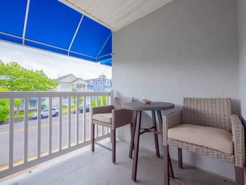 Trendy 1BD Balcony Pool Small fam or couples stay House in Ocean City