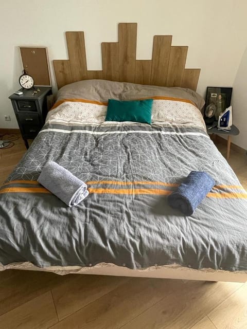 Superbe T2 type loft proche Paris La Défense Arena et 30 min stade de France Apartment in Puteaux