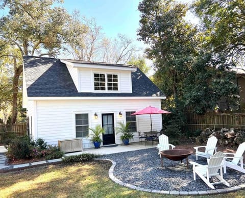 Liz Lane Cottage- entire guesthouse House in Stono River