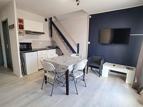 Duplex T2 Charmant entre Plage et Commerces avec Balcon Exposé Sud - FR-1-746-8 Apartment in Courseulles-sur-Mer