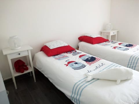 Superbe T3 proche plages, port de plaisance, parking, WiFi - FR-1-746-6 Apartment in Courseulles-sur-Mer