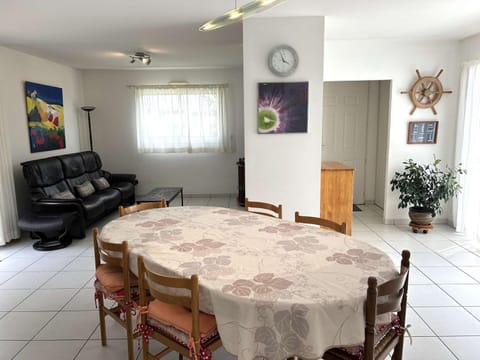 Maison spacieuse proche plage avec jardin et terrasse – 3 chambres, 6 couchages, calme assuré - FR-1-224-805 House in Saint-Gilles-Croix-de-Vie