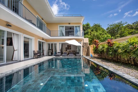 Three-Level Spacious Villa Dragon C, 4BR, Pool & Terrace Chalet in Chalong