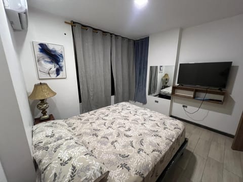 Bed, TV and multimedia, Bedroom