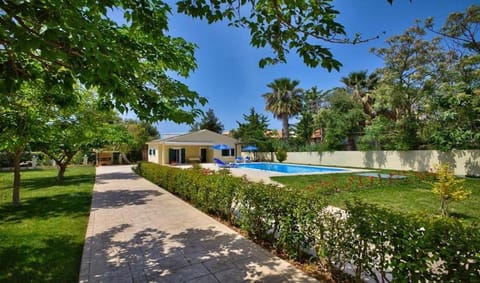 Property building, Natural landscape, Garden, Swimming pool, sunbed