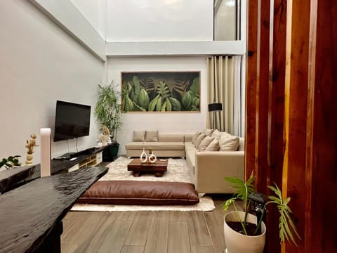 Communal lounge/ TV room, TV and multimedia, Living room, Seating area, Evening entertainment