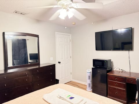 2 private rooms in a quiet neighborhood can book up to 4 people Vacation rental in Winter Garden