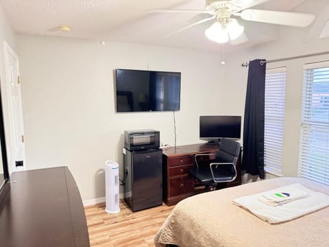 2 private rooms in a quiet neighborhood can book up to 4 people Vacation rental in Winter Garden