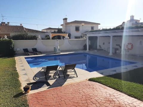 Pool view, Swimming pool, sunbed