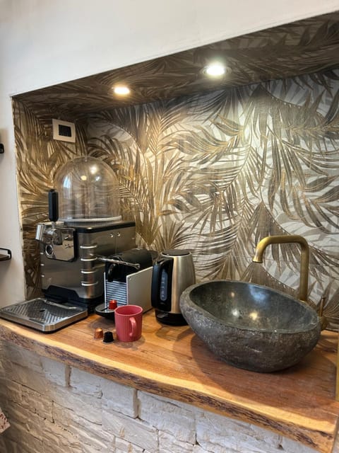 Coffee/tea facilities, Breakfast