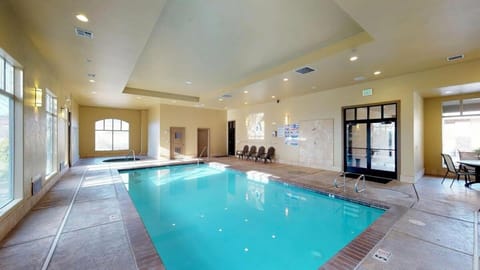 Room To Spare- Close To Pool Hot Tub and Fitness D2 Haus in Washington