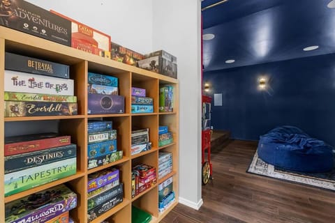 MEEPLE HOUSE, Cinema, Hot tub, Fiber Internet, Game Table Maison in Bothell