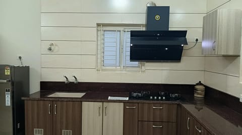 Kitchen or kitchenette, stove, washing machine, washing machine