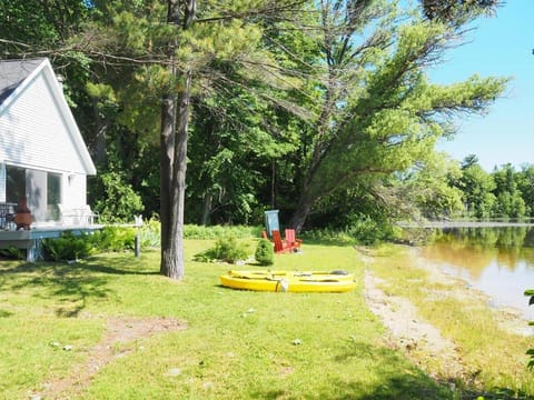New! A Short's Walk - Lakefront W Spa & Kayaks! Casa in Elk Rapids