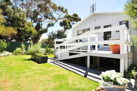 Sabi Robe WiFi 300m to Beach Dog friendly House in Robe