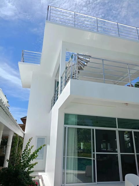 凤凰高尔夫白色水晶 Villa in Pattaya City