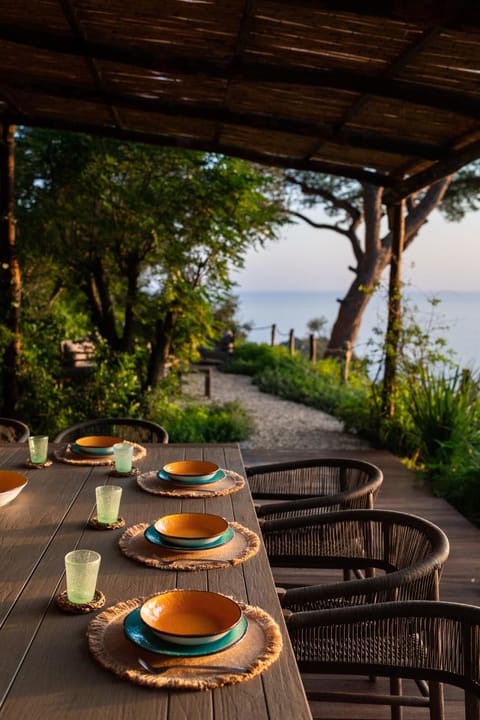 Patio, Day, Natural landscape, Dining area, Sea view