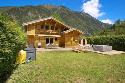 Chalet Béchar - 10pax - 155m2 Rénové - Sauna - Jacuzzi - Vues sur le Massif du Mont-Blanc Chalet in Les Houches
