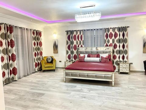 After 5 Apartment 3 2 spacious en-suite bedrooms Condo in Freetown