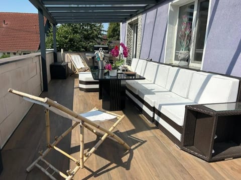 Zimmer HomeOffice Küche WLAN TV mit Terrasse&Grill +Fahrrad Apartamento in Königswinter