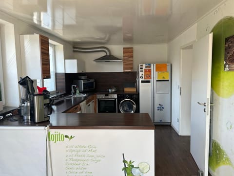 Zimmer HomeOffice Küche WLAN TV mit Terrasse&Grill +Fahrrad Apartment in Königswinter