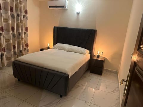 After 5 Apartment 2 3 spacious en-suite bedrooms Condominio in Freetown